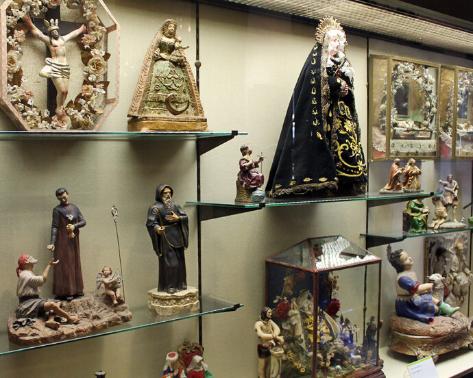 Religiosidad popular, Exhibition view. Courtesy of Museo Unicaja de Artes y Costumbres Populares