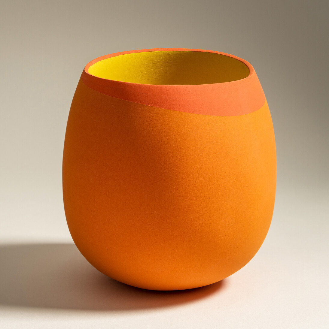 Maria Wojdat, Vessel, oranges and yellow 