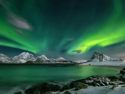 Carrega a culpa e o fascínio de quem ama algo que parece ter vindo de outra vida. Anna vive aprisionada no passado, tentando dar sentido ao presente por meio das coincidências, como se o destino fosse um espelho que a mantivesse próxima de tudo o que já perdeu