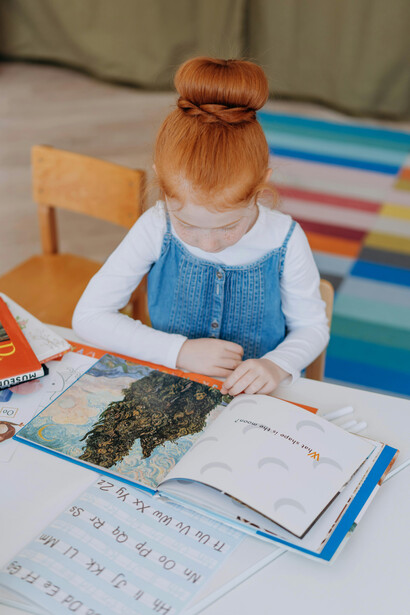 Benefícios da alfabetização visual para a criatividade, pensamento crítico e interação digital