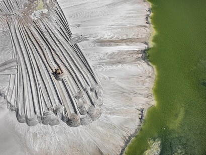 Phosphor Tailings Pond #4, Near Lakeland, Florida, USA 2012 © Edward Burtynsky, courtesy Admira Photography, Milan / Nicholas Metivier Gallery, Toronto