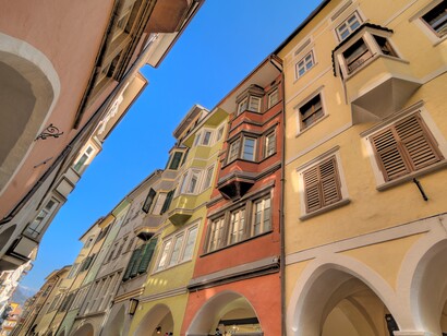 Bolzano, Italia. Via dei Portici. Por gentil concesion de Azienda di Soggiorno e Turismo di Bolzano