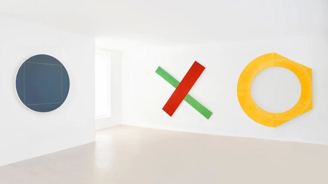 Robert Mangold, Paintings 1973-2012, exhibition view. Courtesy of Mignoni Gallery