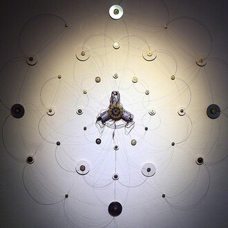 Tra un'alba e un tramonto c'è un'eclisse. Courtesy of Mazzoli