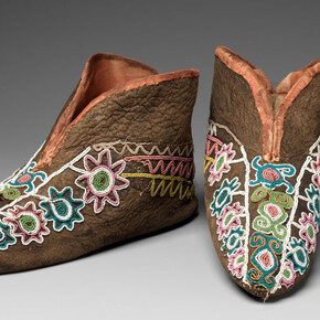 Date:ca. 1830
Geography:Possibly made in Georgia, United States; Possibly made in Alabama, United States
Culture:Muscogee/ Creek
Medium:Native-tanned leather, dye, cotton cloth, silk ribbon, and glass and metal beads
Dimensions:Left: 5 1/2 × 5 × 8 5/8 in. (14 × 12.7 × 21.9 cm)
Right: 5 1/4 × 4 1/8 × 8 3/4 in. (13.3 × 10.5 × 22.2 cm)
Classification:(not assigned)
Credit Line:The Charles and Valerie Diker Collection of Native American Art, Gift of Valerie-Charles Diker Fund, 2017