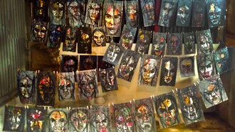 Othelo Quirval: «Desaparecidos de Ayotzinapa», 2016, instalación con retratos en acrílico sobre cartón de empaques de cereal