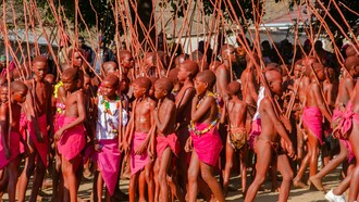o imaginário se expande nas culturas populares, pois nela os riscos, as demandas, os acontecimentos inesperados revelam uma multiplicidade de argumentos típicos das culturas populares. Questionamos então: de que maneira se fortalecem os rituais das culturas populares em tempos de inteligência artificial? O que leva as culturas populares acreditarem no futuro de suas manifestações? Como as culturas populares visualizam a ciência na era da inteligência artificial? 