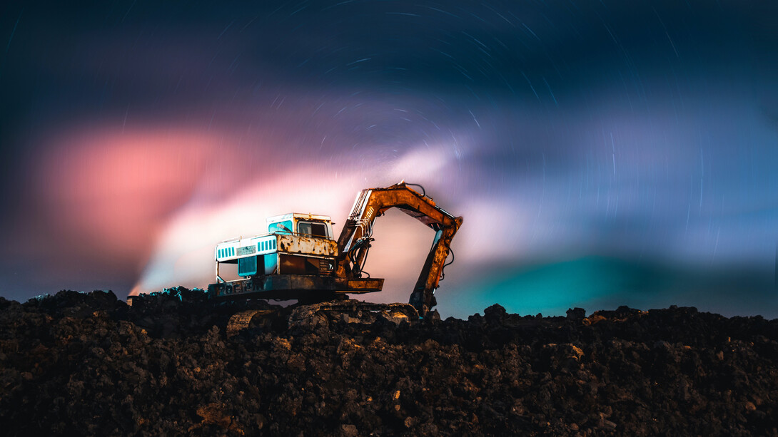 Excavadora, típica maquinaria vista en la industria minera