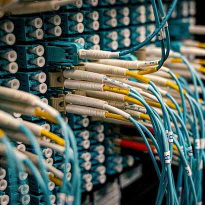 O mau uso das tecnologias pode nos afastar ainda mais da contemplação, nos mantendo presos a um ciclo constante de distração e superficialidade