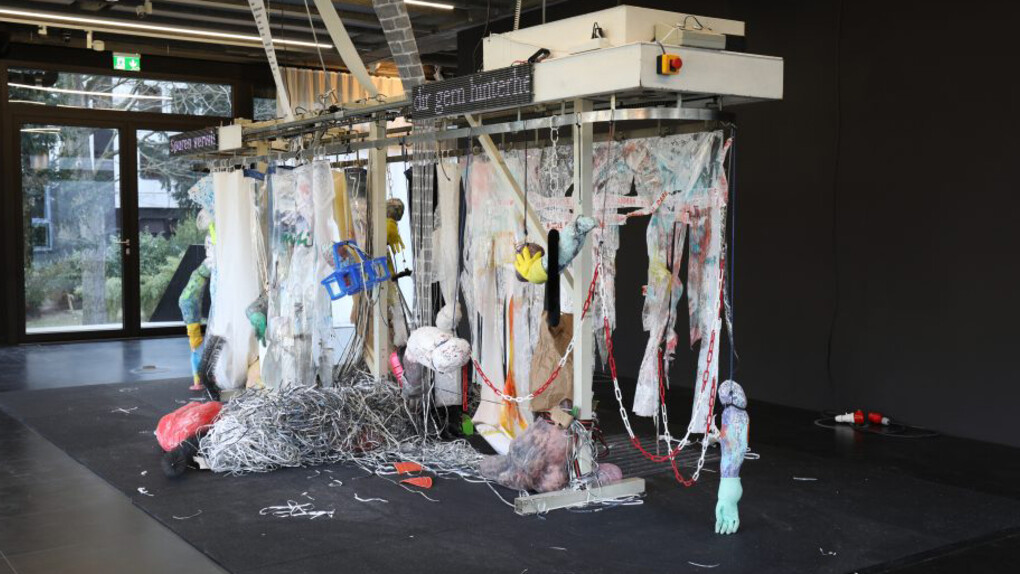 Catharina Szonn
„¬¬Erwartungsauffälligkeit“, 2018
Ausstellungsansicht Saasfee Pavillon / Installationview at Saasfee Pavillon
© Catharina Szonn
Foto / Photo: Sophie Schüler
Courtesy of the artist