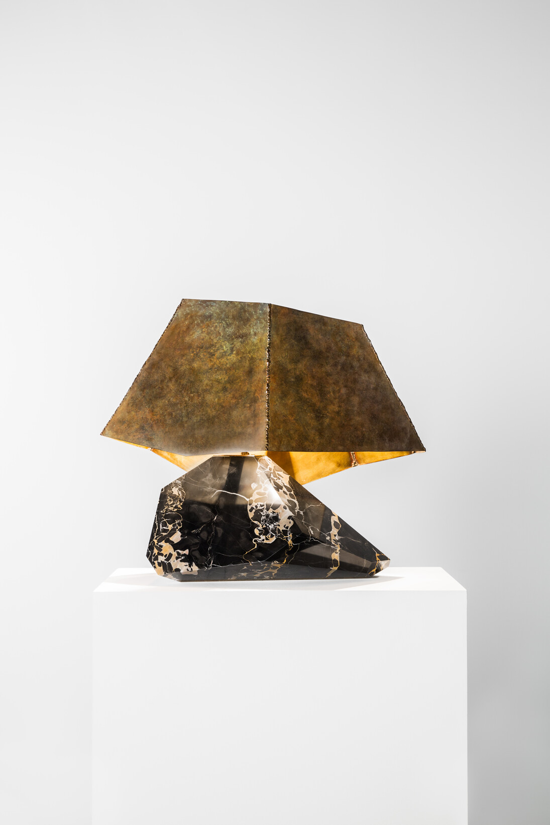 Giacomo Ravagli, Barometro
2015
Rosso Levanto Marble, Brass and Leds
H60 L70 W30 CM / H23.6 L27.2 W11.8 IN
Limited edition of 8 + 4 AP