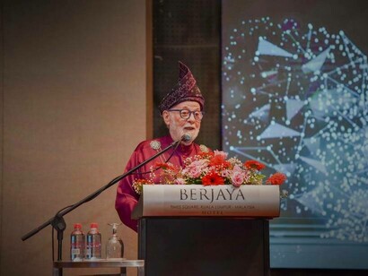 Professor Jeffrey Levett giving a speech at the grand dinner for Eurasian Bridges for Peace ceremony in Malaysia