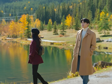 Ho-jin and Mu-hee silently walking together in a park, reflecting how understanding begins long before a conversation starts