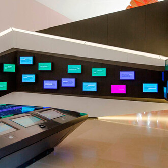 Do cosmos a nós, vista da exposição. Cortesia do Museu do Amanhã