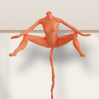 "Monstruos". Objetos intervenidos. Karla Herencia, 2013. Detalle de una pieza, vista frontal