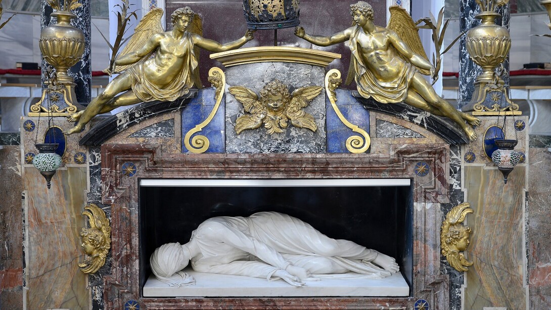 Roma, Basilica di Santa Cecilia in Trastevere, statua in marmo raffigurante Santa Cecilia realizzata da Stefano Maderno nel 1660, ph. Roberto Luciani