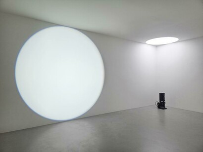 Michel Verjux, Tout ou partie, veduta della mostra. Cortesia di A arte Invernizzi