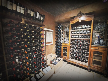 Cava subterránea, tesoro vinícola de Francesco Ristorante, Mendoza, Argentina