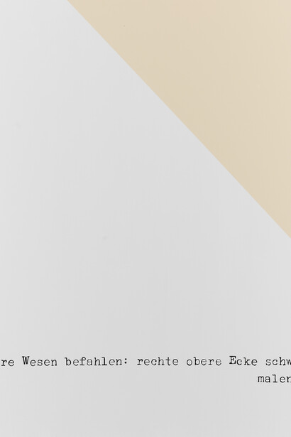 Jonathan Monk, Untitled (Höhere Wesen befahlen… Beige), 2007. Mit freundlicher genehmigung des Lower Belvedere