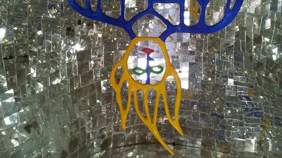 Niki de Saint Phalle, L'Appeso, dettaglio