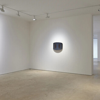 Ron Gorchov, Painter, sculptor, painter, exhibition view. Courtesy of Maruani Mercier