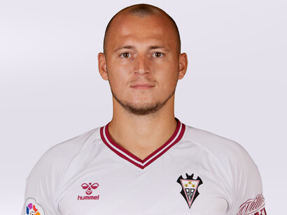 Román Viacheslávovich Zozulia, futbolista ucraniano. Juega como delantero en el Albacete Balompié de España