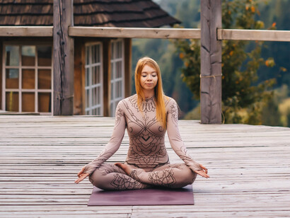 With every deep breath, meditation fosters neural connections that enhance focus, memory, and emotional resilience, helping the brain adapt to life’s challenges