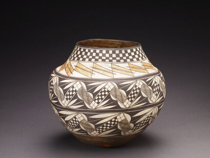 Polychrome jar, United States, New Mexico, Acoma Pueblo, ca. 1890–1910. Earthenware and pigment. Gift of Paul E. and Barbara H. Weiss, 2007.75.1