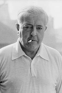 Jacques Prévert, escritor surrealista autor de la letra de «Las hojas muertas»