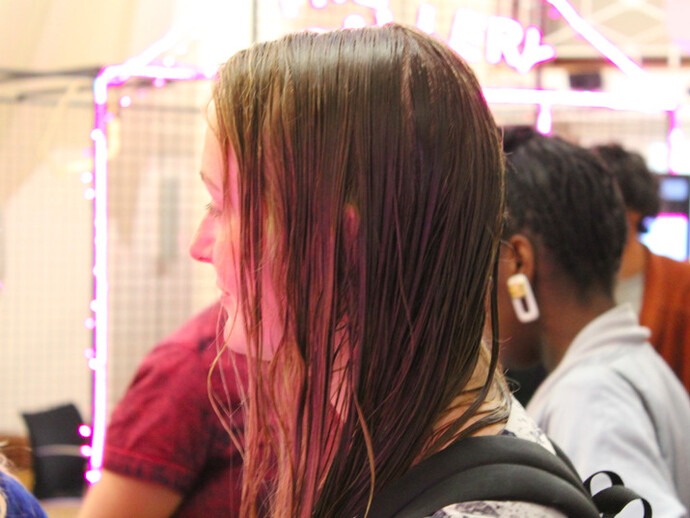 Leah Clements, Shampoo, Performance documentation, 2015, image courtesy of the artist