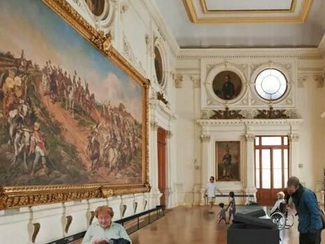 No final do século XIX, São Paulo era uma cidade em transformação. O café havia se tornado a principal força econômica do país, enriquecendo famílias e impulsionando a urbanização. Imigrantes italianos, portugueses, espanhóis e japoneses chegavam em massa, trazendo novas culturas e moldando o cotidiano paulistano. Nesse cenário de prosperidade e mudança, surgiu a ideia de erguer um monumento que fosse digno do local da Independência