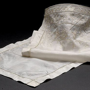 Veiled, Unveiled! Courtesy of Weltmuseum Wien