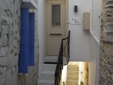 View of Ano Syros, in the Cyclades in Greece pictured by Jean Housen , CC BY-SA 4.0 