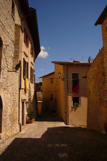 Pittoreschi vicoli del centro storico di Monteleone