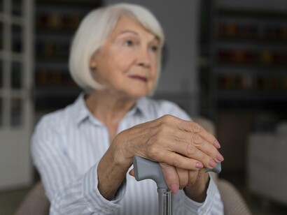 O tremor é um dos sintomas neurológicos mais comuns que afetam milhões de pessoas em todo o mundo. Dentre os diversos tipos de tremores, dois se destacam pela sua prevalência e impacto na qualidade de vida dos pacientes: o tremor essencial e o tremor parkinsoniano


