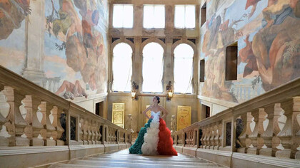 “Florentia”, magnifica creazione tricolore di Eleonora Lastrucci, realizzata con i tessuti dell’Antico Setificio Fiorentino