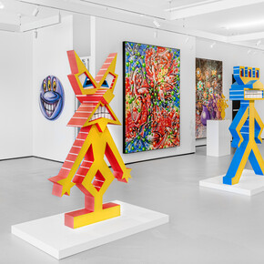 Kenny Scharf, Look both ways, exhibition view. Courtesy of Ross + Kramer Gallery