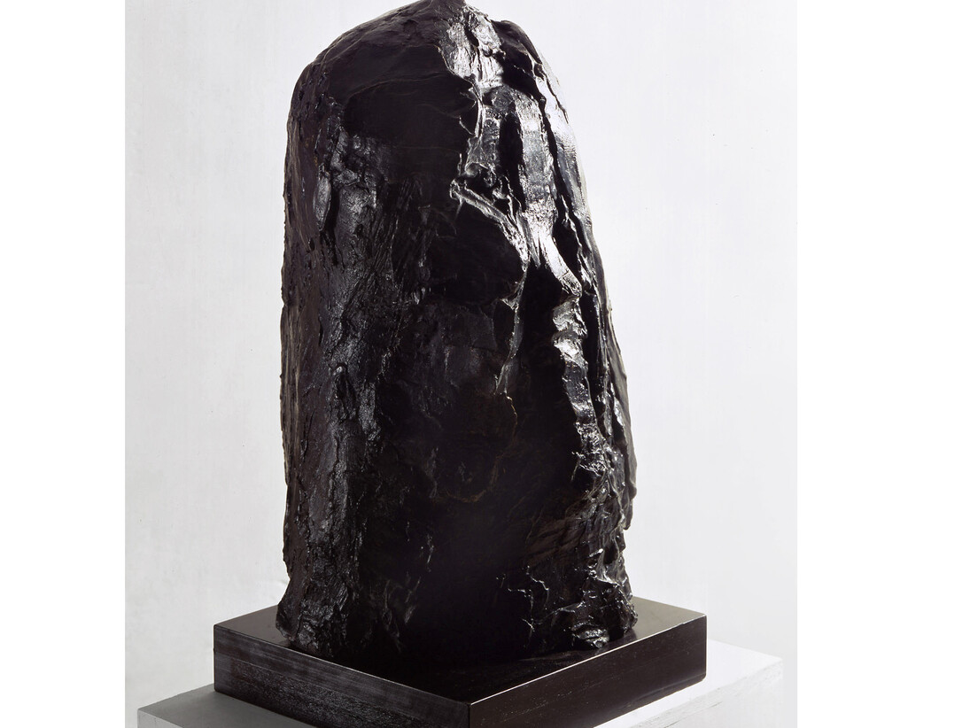 Per Kirkeby (* 1938), “Arm und Kopf VIII”, 1983, Bronze, 75 x 45 x 44,5 cm, Courtesy: Daniel Blau Munich/London