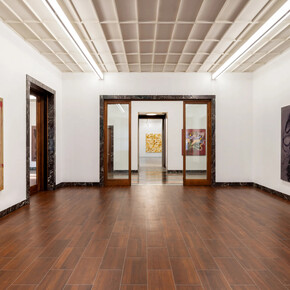 Austyn Weiner, Something borrowed, something plum, exhibition view. Courtesy of Galleria Massimo De Carlo