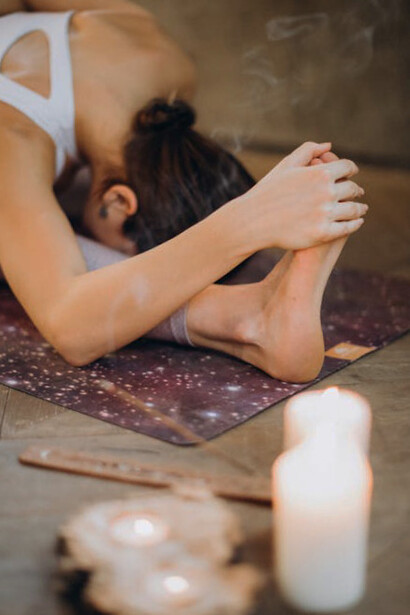 Starting the day with yoga promotes gut health by reducing stress, which can otherwise impact digestion and the gut microbiome