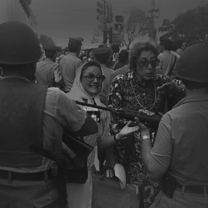 Families of the disappeared at the 1982 March of Resistance in Buenos Aires