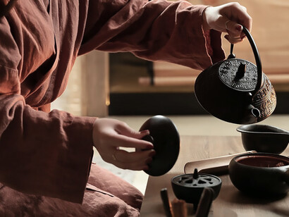 Tea, crafted and served with a touch of tradition and finesse