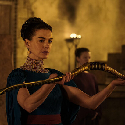 Anne Hathaway è Penelope, moglie di Ulisse, nel film "The Odyssey" di Nolan