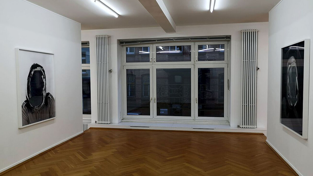 Are you talking to me? Courtesy of Bernhard Knaus Fine Art