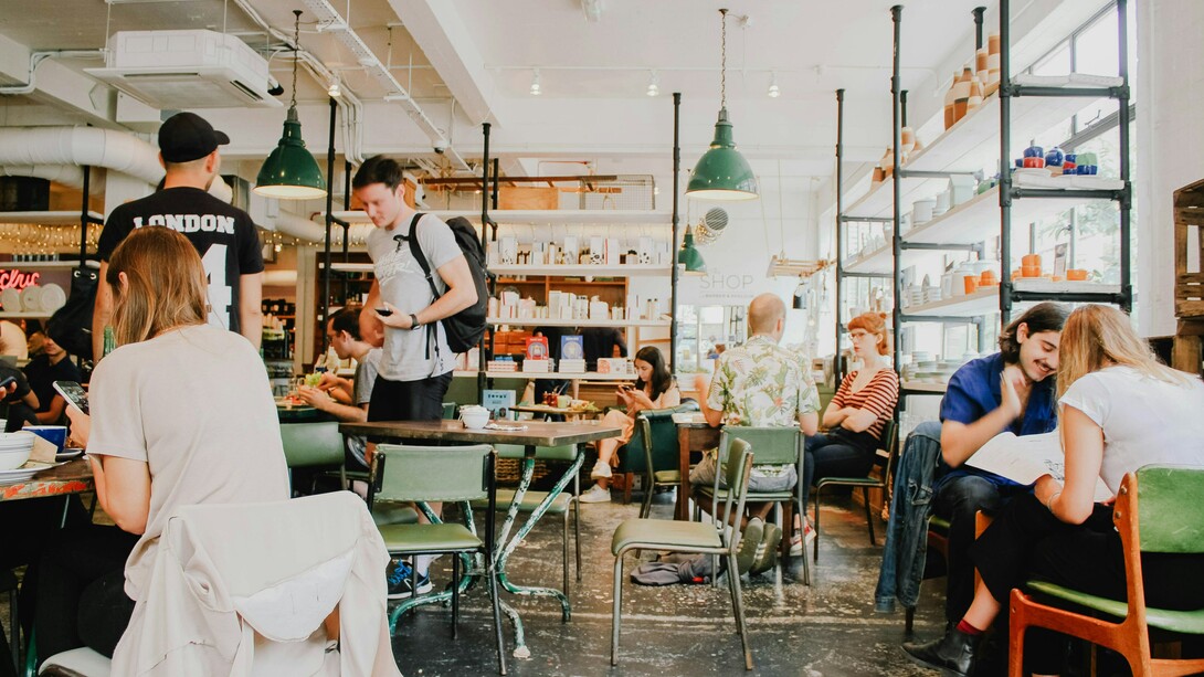 Un negocio gastronómico exitoso se caracteriza por su capacidad de generar una conexión emocional con el cliente, haciendo que su visita sea memorable