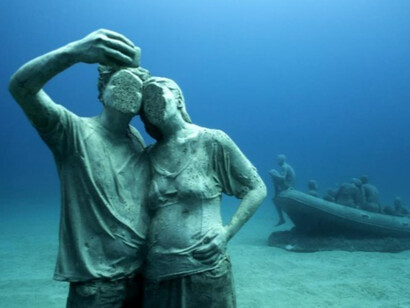 Museo Atlántico de Lanzarote. Pareja haciéndose un selfie