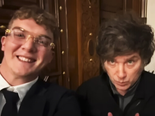 $LIBRA. A nivel internacional, el escándalo generó una fuerte reacción en los mercados y en los gobiernos extranjeros. Brasil y Chile utilizaron el caso de LIBRA como un ejemplo de los peligros de una desregulación excesiva en los mercados financieros.Milei y el americano Mark Davis de la empresa Kelsen Venture.30 de enero 2025 en la Casa Rosada, Buenos Aires, Argentina