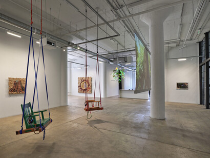 Andrea Bowers, Recognize yourself as land and water, exhibition view. Courtesy of Vielmetter 