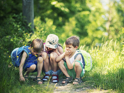 La interacción con otras personas nutre el desarrollo de los niños