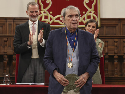 Rafael Cadenas en la ceremonia de entrega del Premio Cervantes